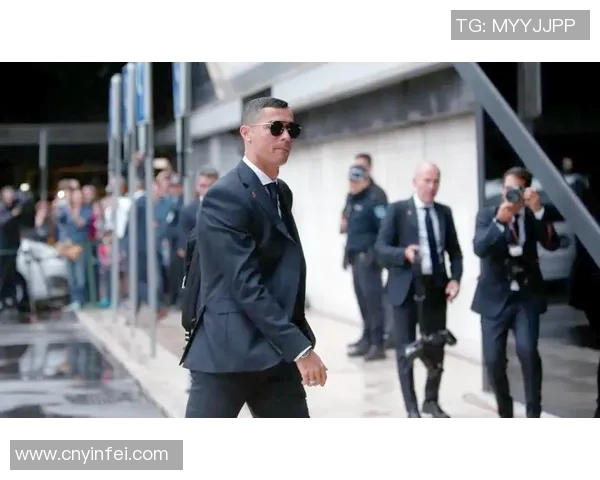 帅气足球明星穿西装的时尚魅力瞬间展现与风格解析