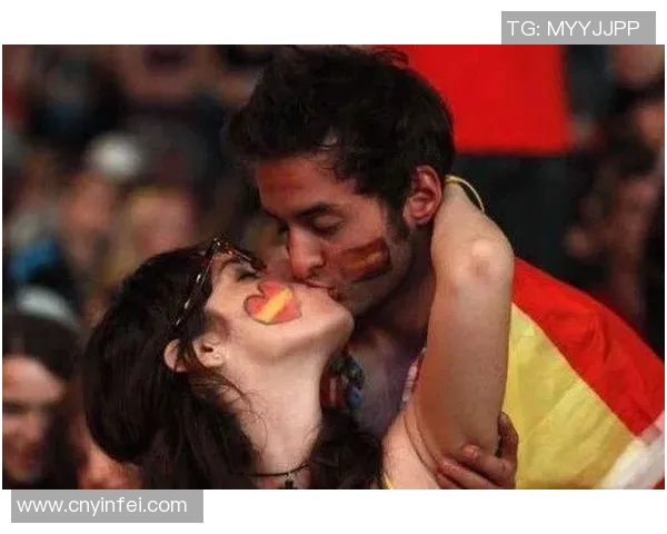 足球明星与美女浪漫接吻瞬间曝光引发热议视频回顾