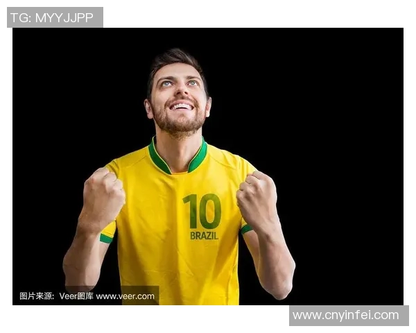 黑色背景下的足球明星魅力瞬间展现与风采回顾